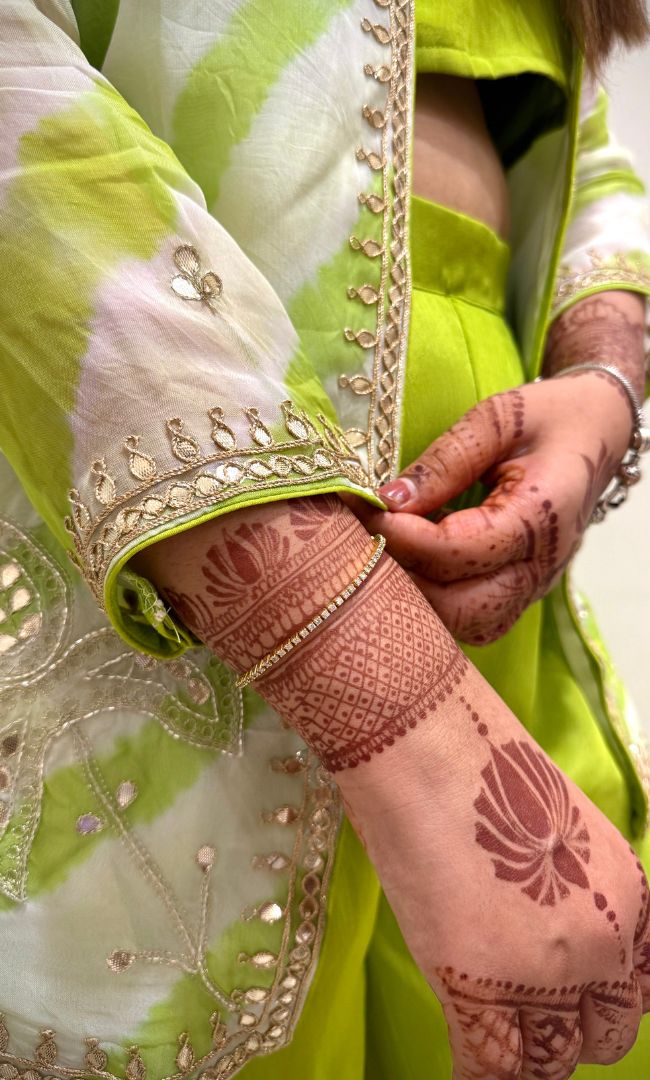 Saaz Green Leheriya Set