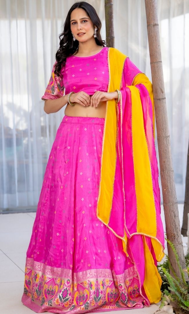 Gulabi Noor Lehenga