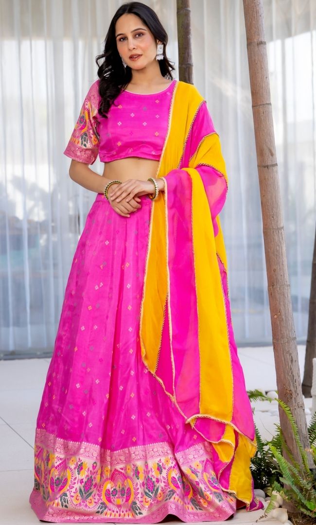 Gulabi Noor Lehenga