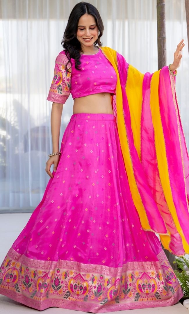 Gulabi Noor Lehenga