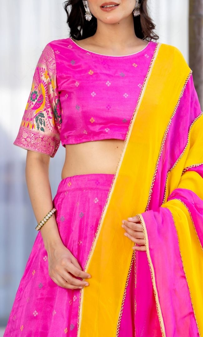 Gulabi Noor Lehenga