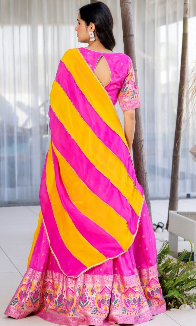 Gulabi Noor Lehenga