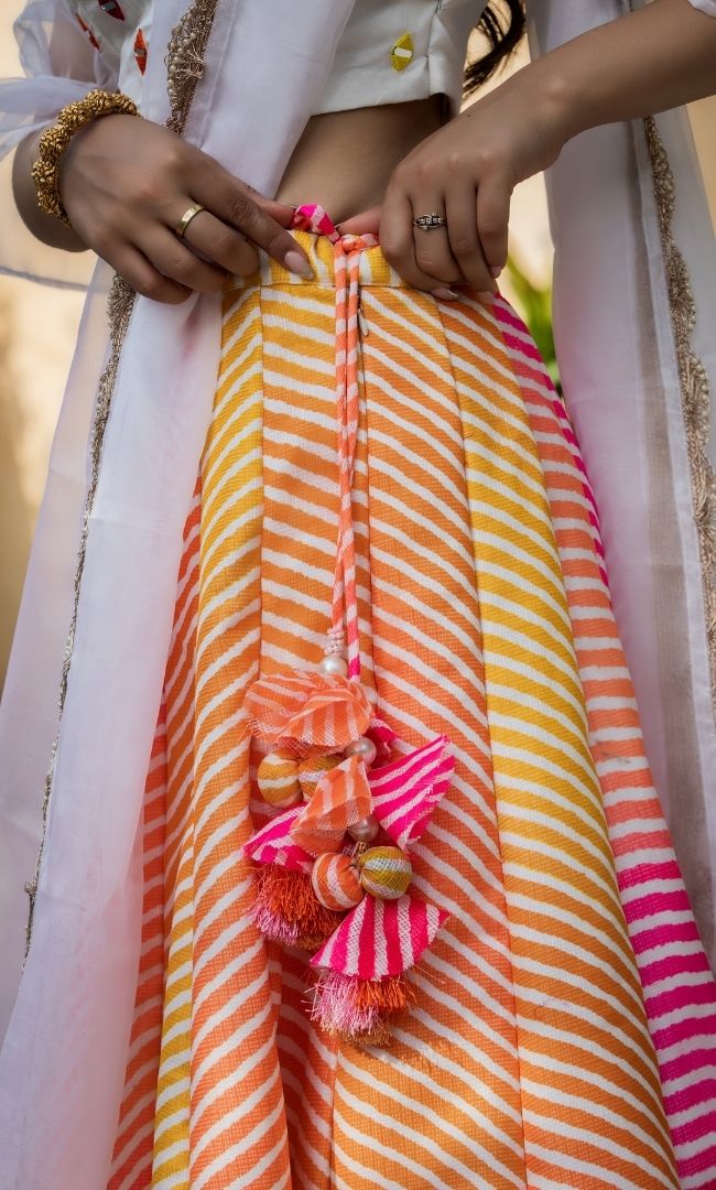 WHITE-LEHERIYA KALIDAR LEHEANGA & MIRROR WORK BLOUSE WITH DUPATTA SET
