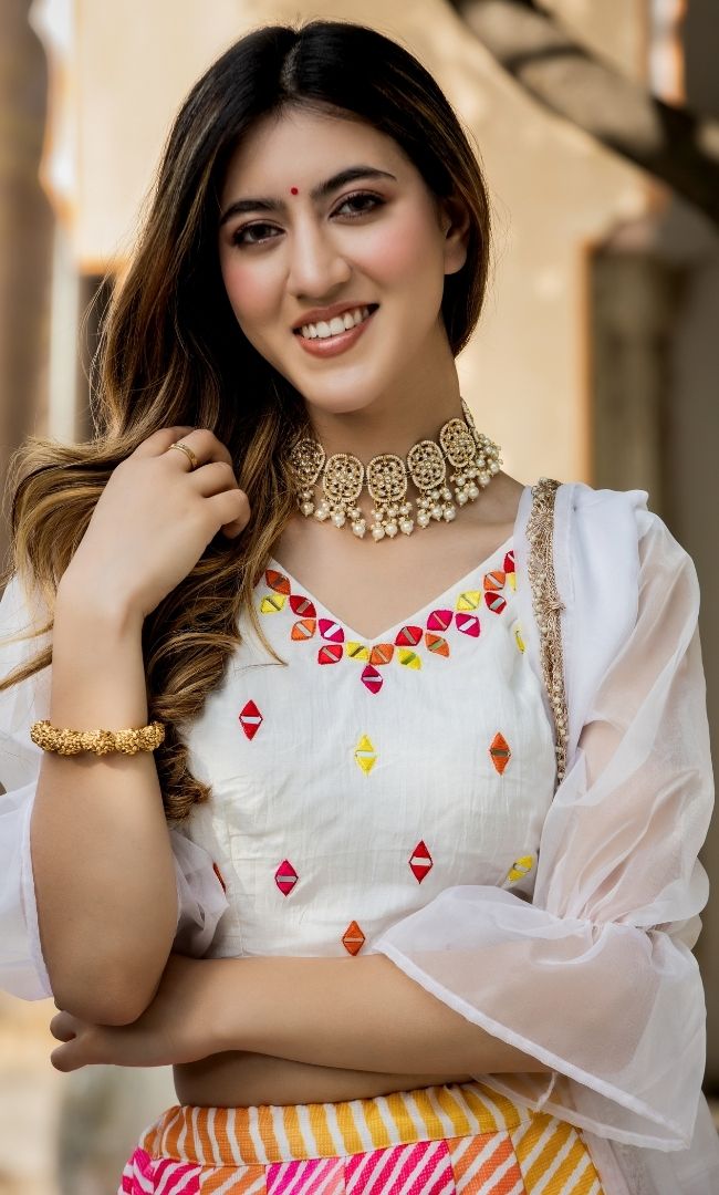 WHITE-LEHERIYA KALIDAR LEHEANGA & MIRROR WORK BLOUSE WITH DUPATTA SET